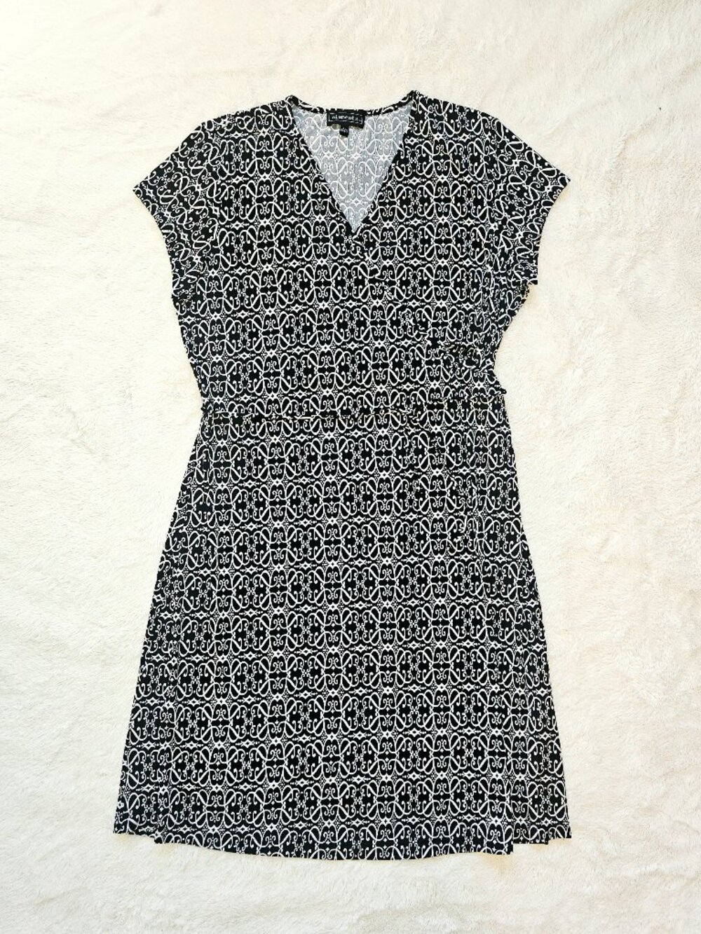 Elementz Women's Faux-wrap Dress V-neck Short Sleeve Black White Geometric XL